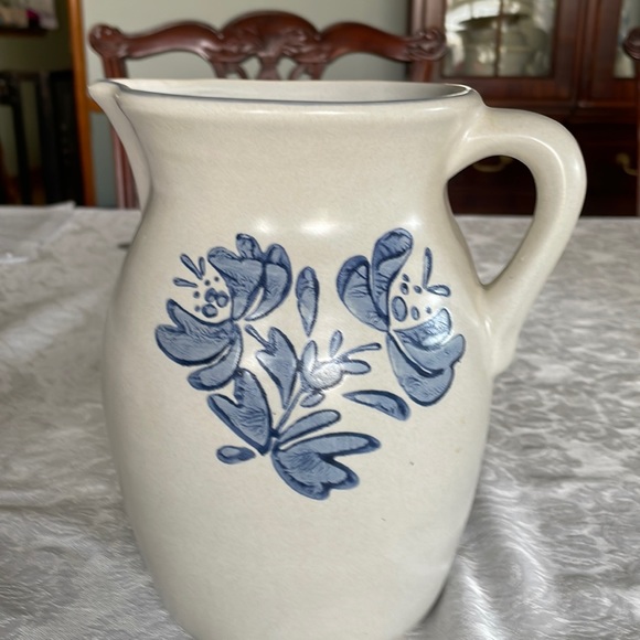 Pfaltzgraff Other - Pfaltzgraff 8 inch Yorktown beverage pitcher.
